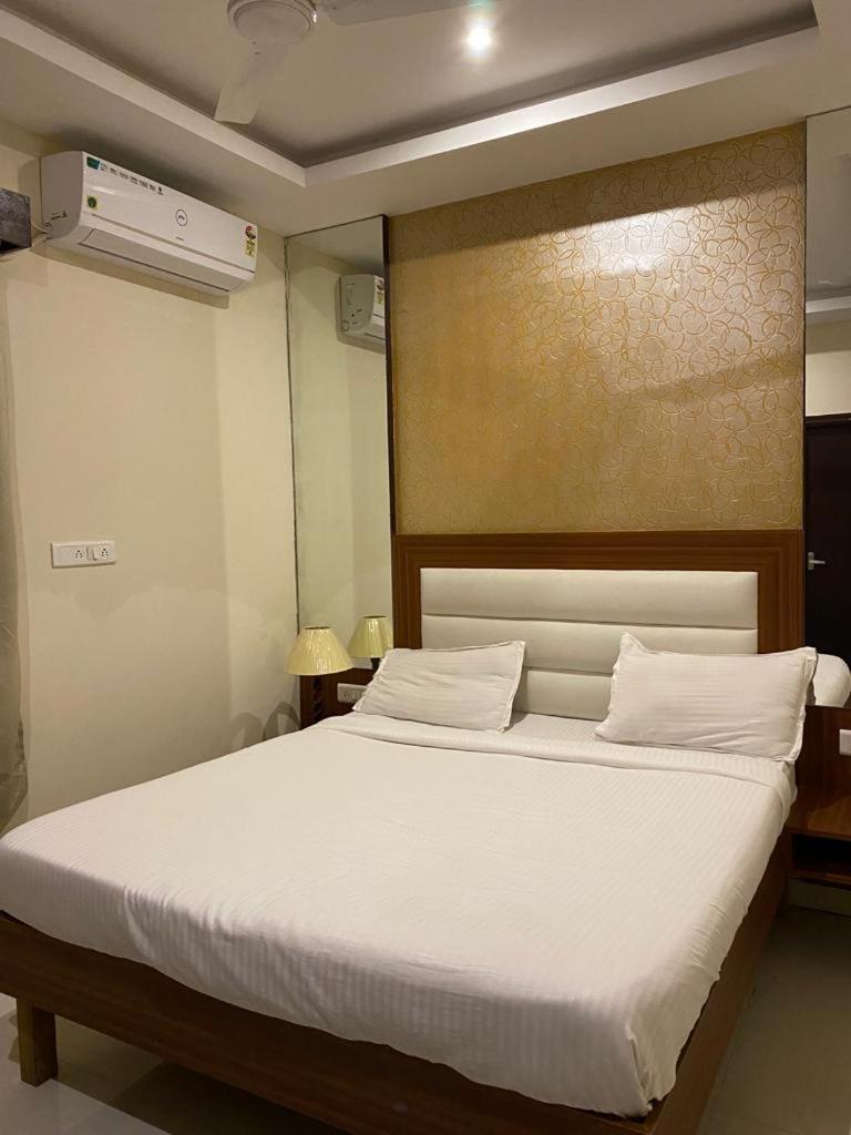 Akshatha Home Stay Bangalore Luaran gambar